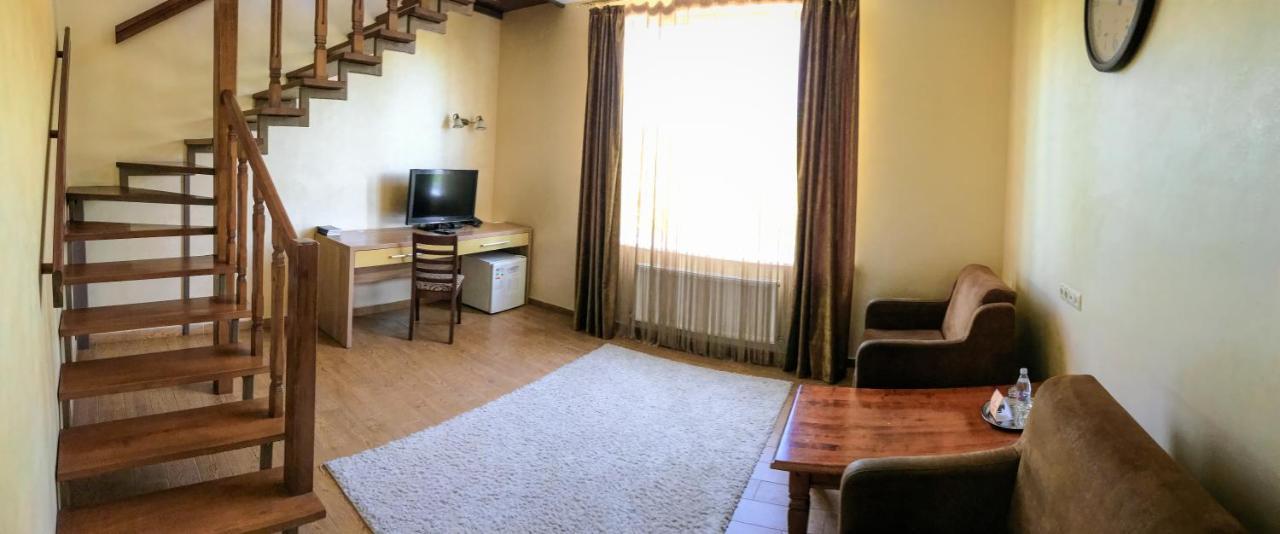 Pivdenna Brama Khmelʼnytsʼkyy Dış mekan fotoğraf
